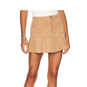 Chloe Pleated Hem Skirt in Nude